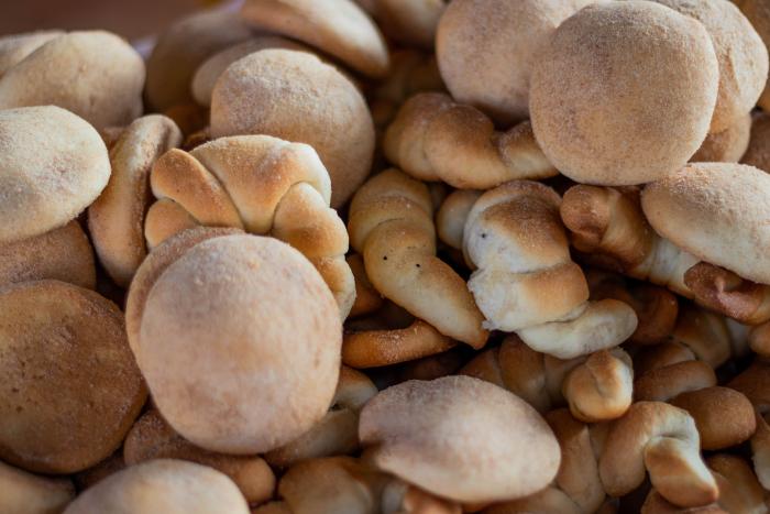 Cemitas y cuernos dulces