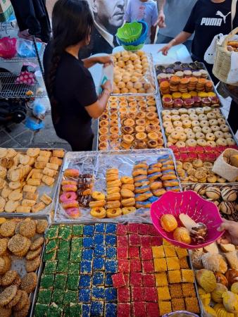 Vendedora de panecitos en Barrio Arriba