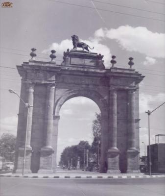 Arco de la Calzada de los Héroes (ca.1970)