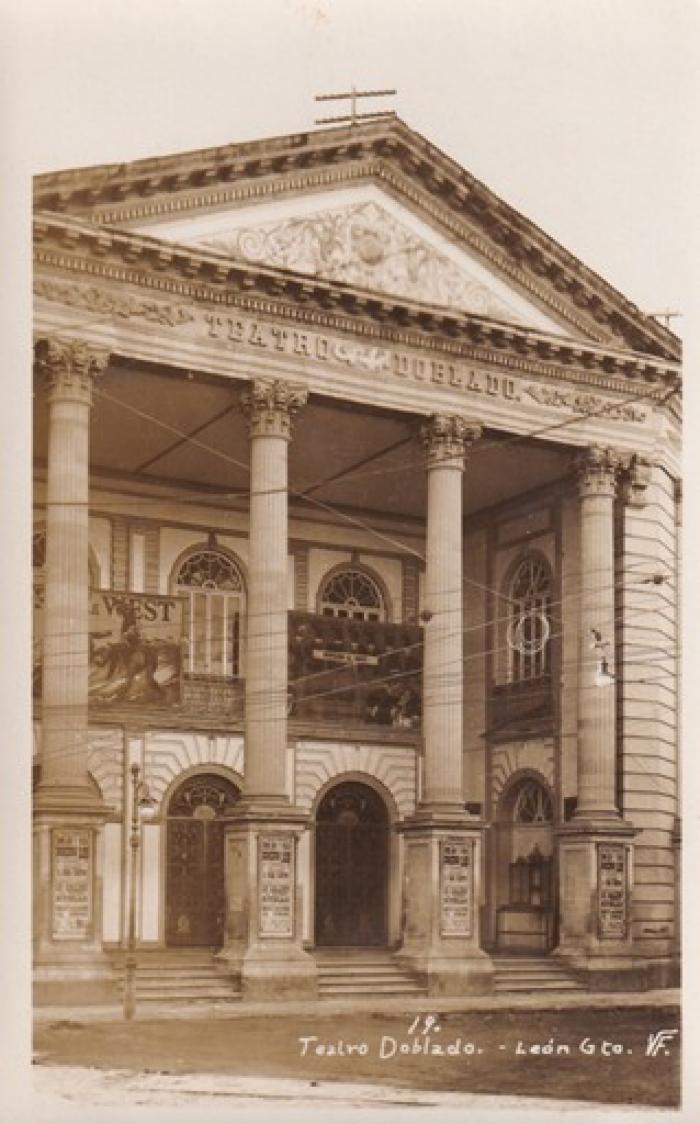 Postal  de la fachada del Teatro Doblado 