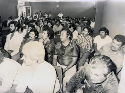 Trabajadores en capacitación mecánica automotriz 2 