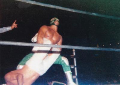 El Santo y Bobby Lee peleando en 1978