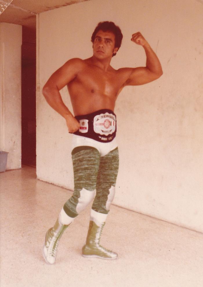 Sesión fotográfica de Bobby Lee, campeón mundial wélter sin máscara
