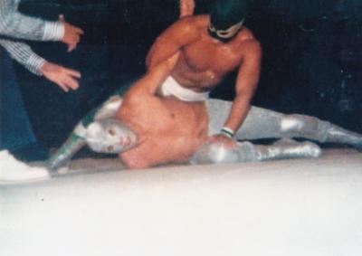 Bobby Lee somete al Santo en combate 1978