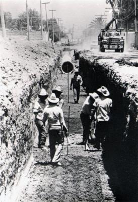 Trabajo de alcantarillado en León 