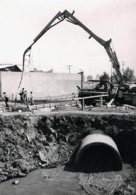 Instalación de alcantarillado en León 
