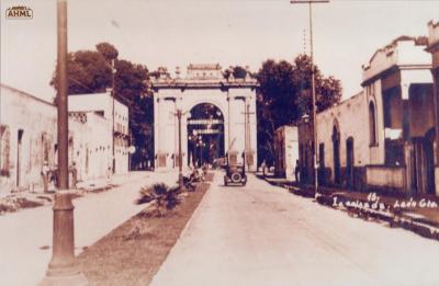 Arco de la Calzada de los Héroes, (Ca.1930) 