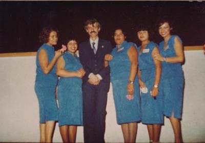 Antonio Coppola y edecanes 