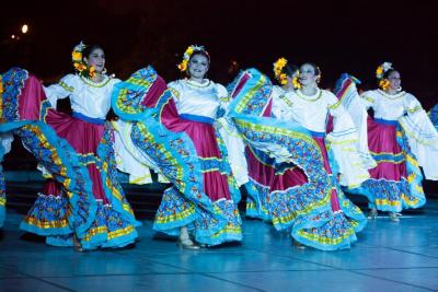 Espectáculo en el Foro del Lago de la Feria Estatal de León
