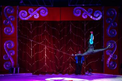 Acrobacias dentro del Circo Roberts de la Feria Estatal de León - 1
