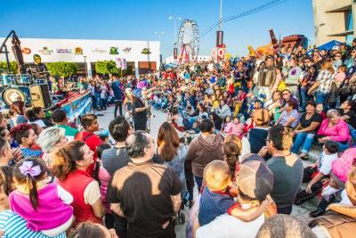 Familias disfrutan de evento musical en la feria de León 