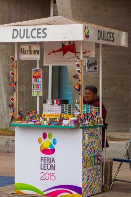 Vendedora de dulces de la feria estatal de León 2015