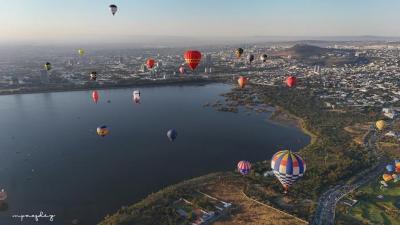 Globos aerostáticos sobre el cielo de León en el Festival Internacional del Globo 