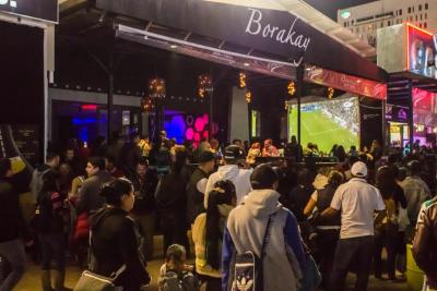 Área de bares en la feria estatal de León 