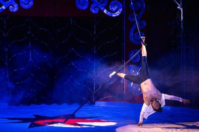 Acrobacias dentro del Circo Roberts de la Feria Estatal de León - 2

