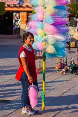 Vendedor de algodones de azúcar en feria estatal de León 2015