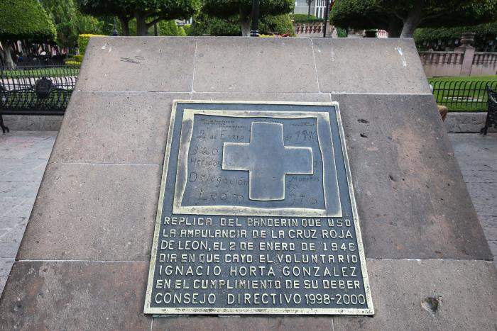 Placa conmemorativa de la Cruz Roja 