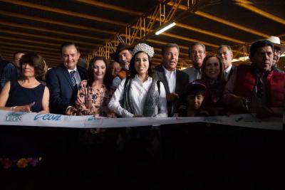 Corte de listón área ganadera de la feria 