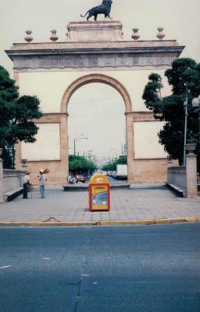 Arco de la Calzada de los Héroes, (Ca.1999)