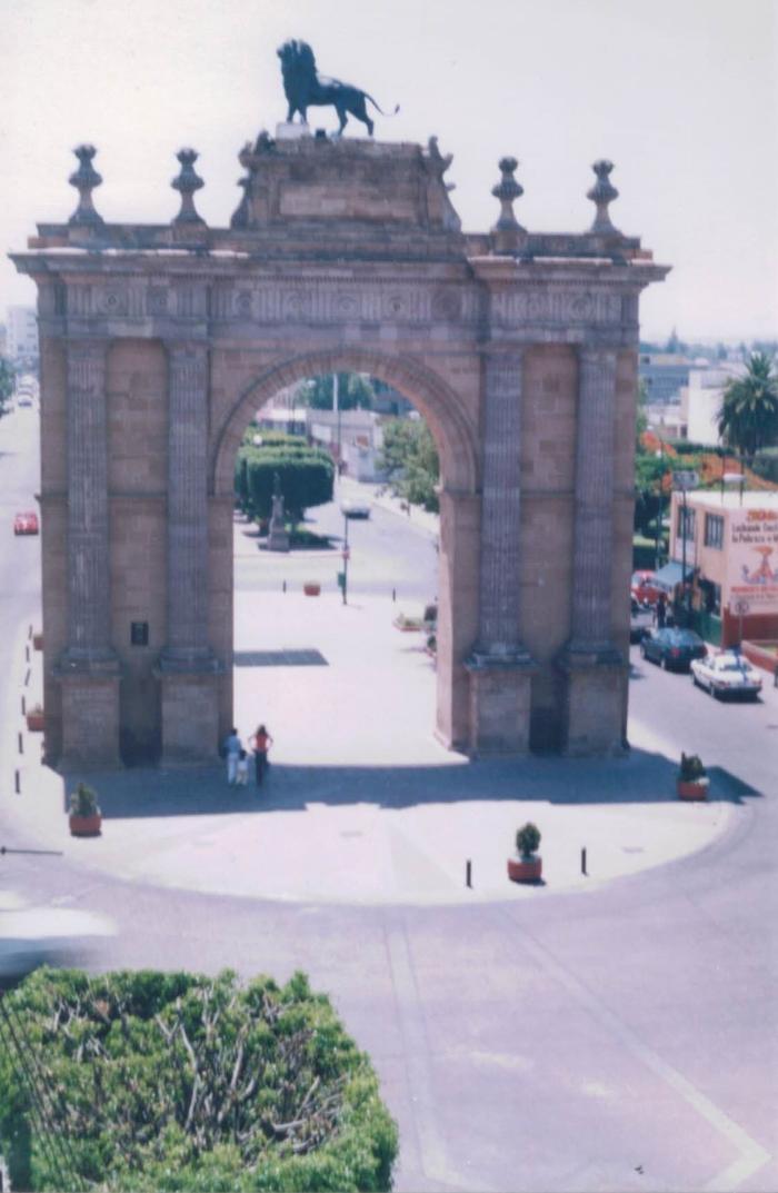 Vista aérea del Arco de la Calzada de los Héroes, (Ca.2005)