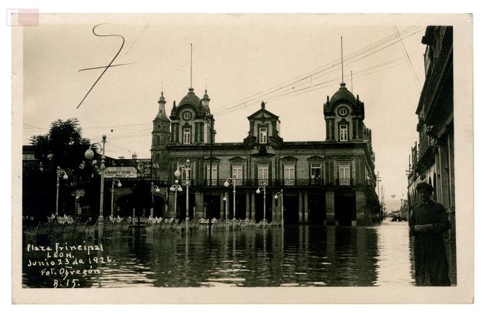 B15 Plaza Principal. LEÓN. Junio 23 de 1926