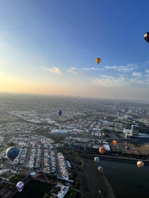 FIG 2023, globos aerostáticos sobrevuelan la presa El Palote 2