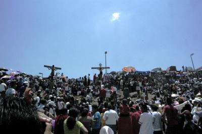 Crucifican a Jesús y ladrón 