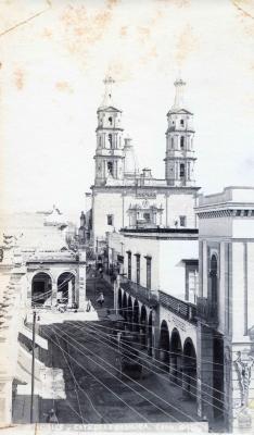 Portal Obregón y Catedral de León
