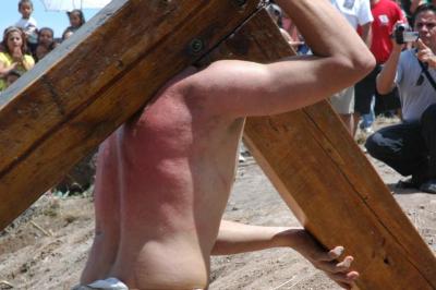 Jesús cargando la cruz 