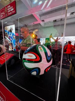 El balón oficial de la Copa Mundial de la FIFA Brasil 2014 se llama Brazuca.