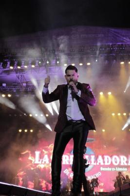 Concierto de La Arrolladora Banda El Limón - 10
