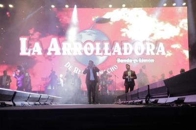 Concierto de La Arrolladora Banda El Limón - 8