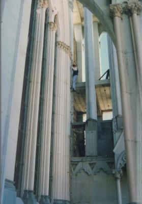 Columnas exteriores del Templo Expiatorio, (Ca.1983)