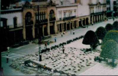 Adecuación de jardín principal a plaza peatonal en el centro, 1979