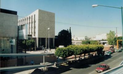 Clínica T-1, en el bulevar Adolfo López Mateos (C.a. 1990)