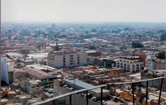 Vista aérea del centro de la ciudad de León (Ca.1990)