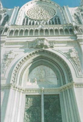 Entrada principal del Templo Expiatorio, (Ca.1983) 