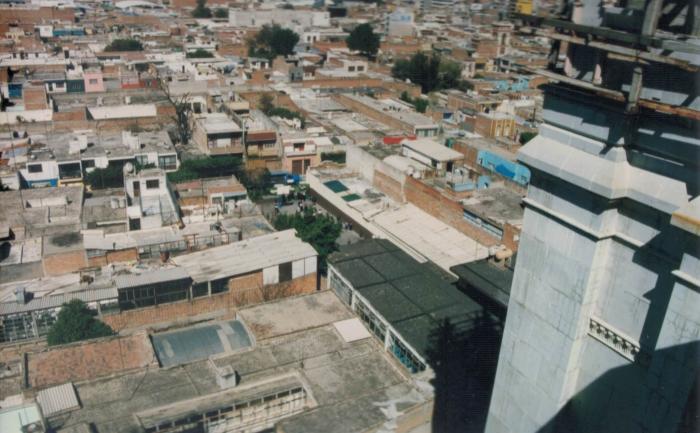 Vista panorámica de León desde el Templo Expiatorio del Sagrado Corazón de Jesús (Ca. 1983)