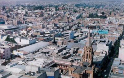 Vista aérea de la ciudad de León desde la calle Álvaro Obregón y 20 de enero  (ca. 1990) 