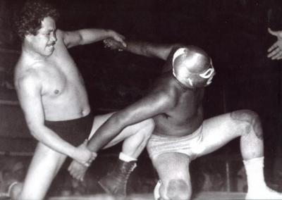 Chato Carmona contra El Santo en la Arena Isabel