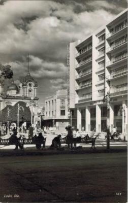 Jardín Principal y nuevo edificio de Las Fábricas de Francia