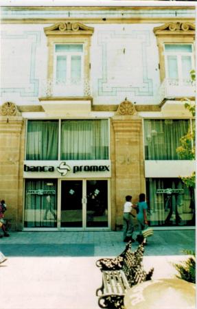 Banca Promex en la zona peatonal (C.a1979)