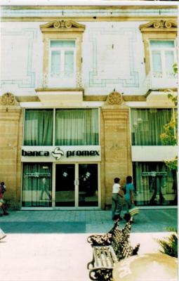 Banca Promex en la zona peatonal (C.a1979)