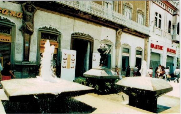 Casa de las Monas y fuente de Cri Cri, (C.a 1979 )