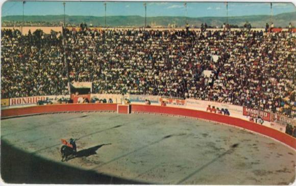 Postal de una corrida de toros a color (C.a 1970) 