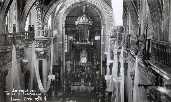 Postal del interior del Templo y Santuario de Guadalupe