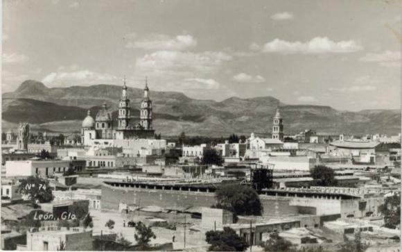Tarjeta postal de León, vista del Centro Histórico 