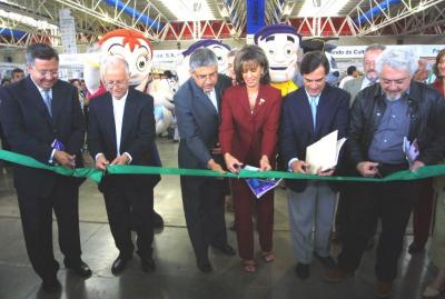 Corte de listón inaugural de la XIV Feria Nacional del Libro