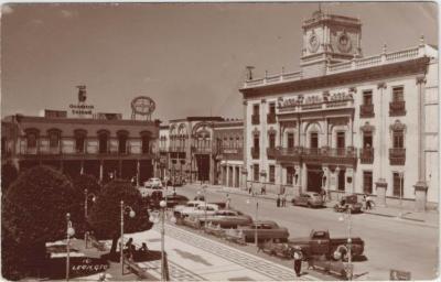 Tarjeta postal en color sepia de León Guanajuato (Ca. 1960)