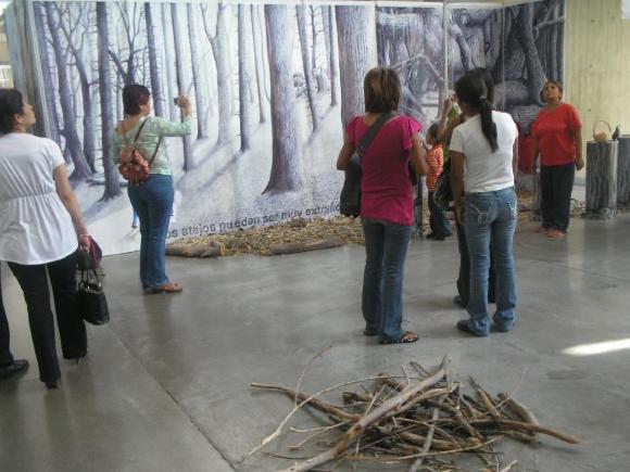 Exposición “Devórate mil libros” en la Feria Nacional del Libro de León de 2008